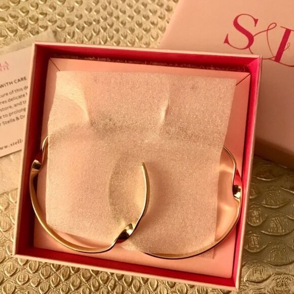 stella & dot ~ delicate twist earring ~ gold - Picture 7 of 7